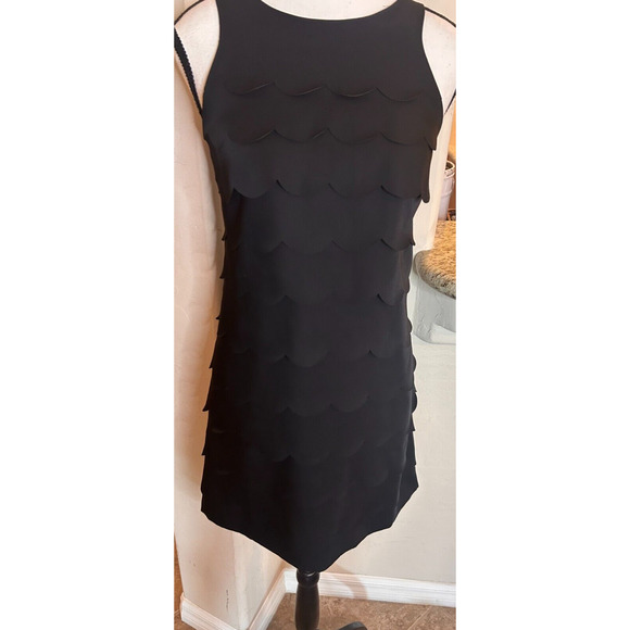 White House Black Market Black Scallop Tiered Mini A line Dress Size 00 - Picture 2 of 9